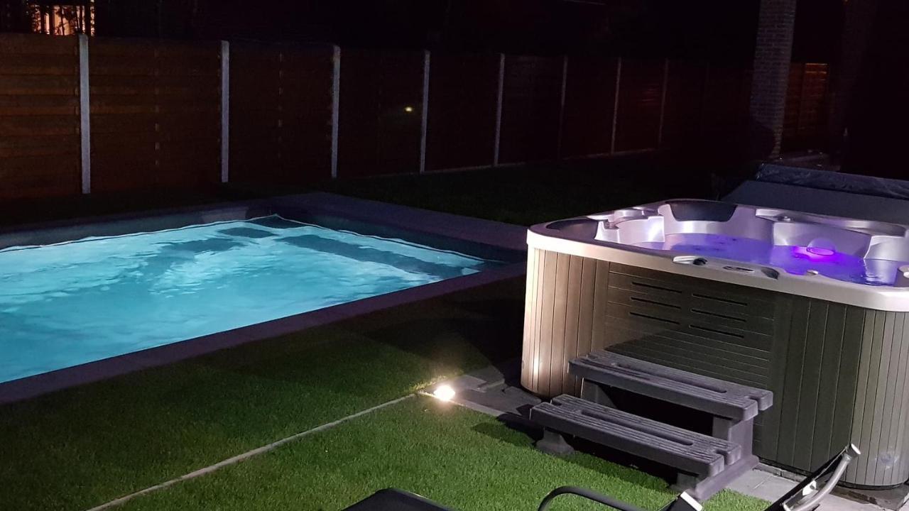 Appartement All In & Zwembad Leopoldsburg Bagian luar foto